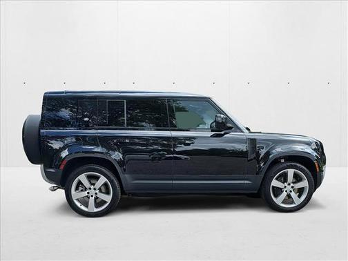 2024 Land Rover Defender 110 P500 SE