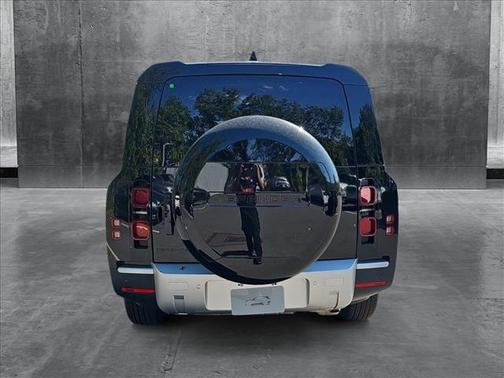 2025 Land Rover Defender 130 P400 S