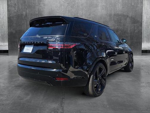 2025 Land Rover Discovery P300 Dynamic SE