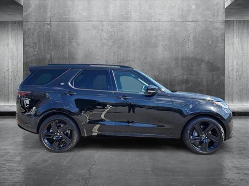 2025 Land Rover Discovery P300 Dynamic SE