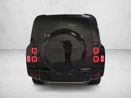 2024 Land Rover Defender 130 P400 X-Dynamic SE