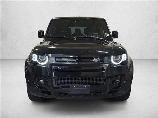 2024 Land Rover Defender 130 P400 X-Dynamic SE