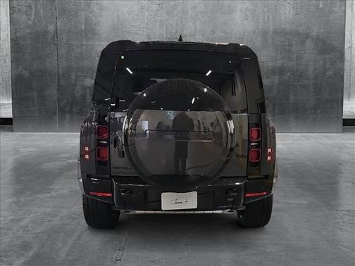 2025 Land Rover Defender 110 P400 X-Dynamic SE