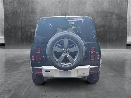 2025 Land Rover Defender 110 P400 S
