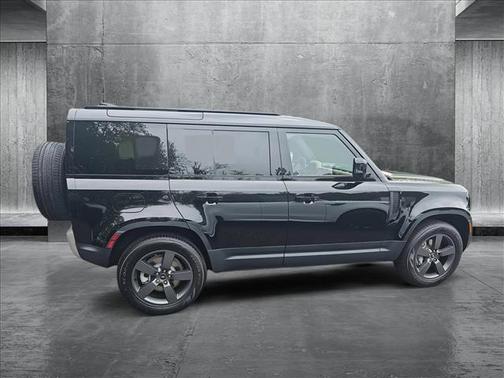 2025 Land Rover Defender 110 P400 S