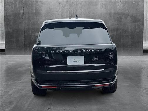 2025 Land Rover Range Rover P530 SE 7 Seat