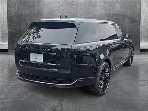 2025 Land Rover Range Rover P530 SE 7 Seat