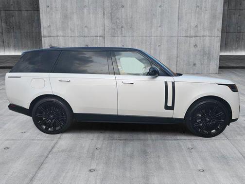 2025 Land Rover Range Rover P400 SE 7 Seat