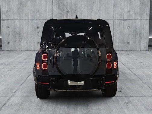 2025 Land Rover Defender 110 P400 X-Dynamic SE