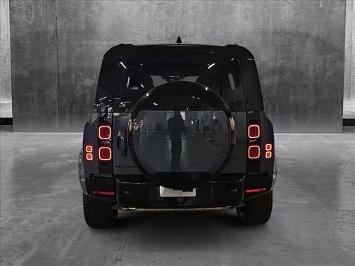 2025 Land Rover Defender 110 P400 X-Dynamic SE