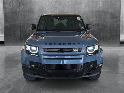 2025 Land Rover Defender 110 P400 X-Dynamic SE