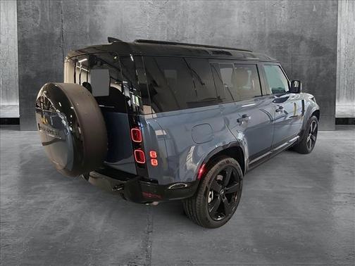 2025 Land Rover Defender 110 P400 X-Dynamic SE