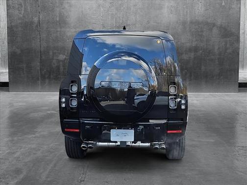 2025 Land Rover Defender V8