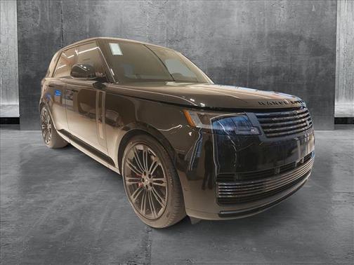 2025 Land Rover Range Rover P615 SV