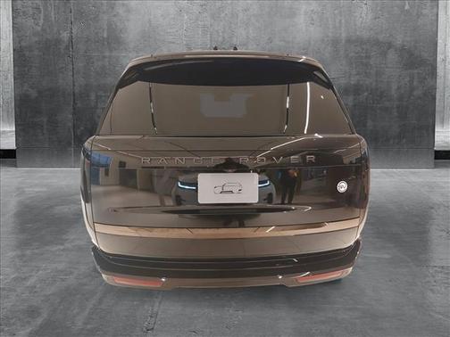 2025 Land Rover Range Rover P615 SV