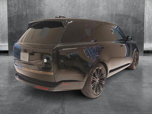2025 Land Rover Range Rover P615 SV