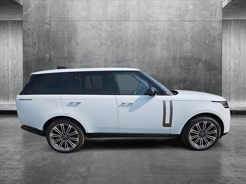 2025 Land Rover Range Rover P530 SE