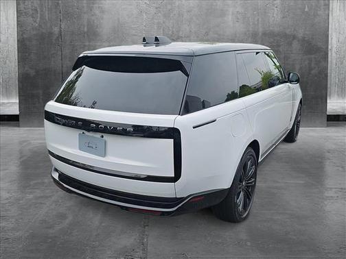 2025 Land Rover Range Rover P530 SE 7 Seat