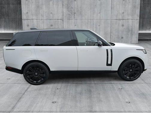 2025 Land Rover Range Rover P530 SE 7 Seat