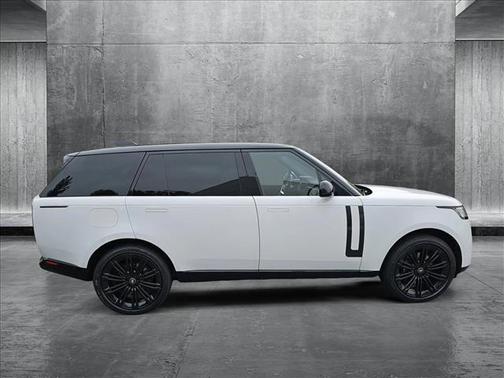 2025 Land Rover Range Rover P530 SE 7 Seat