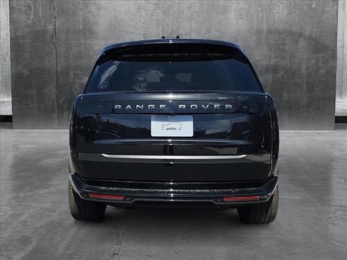 2025 Land Rover Range Rover P550e SE
