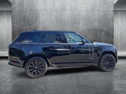 2025 Land Rover Range Rover P550e SE