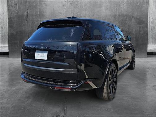 2025 Land Rover Range Rover P550e SE