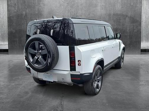 2025 Land Rover Defender 110 P400 S