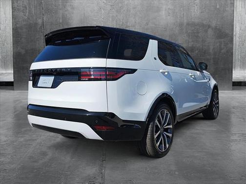 2025 Land Rover Discovery P360 Dynamic SE