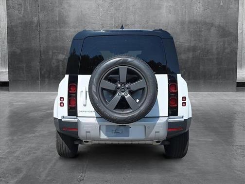 2025 Land Rover Defender 110 P400 S