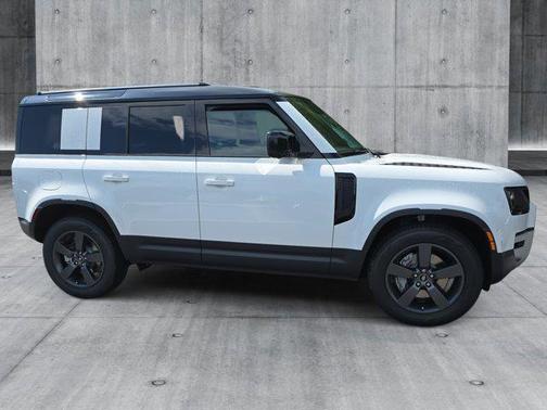 2025 Land Rover Defender 110 P400 S