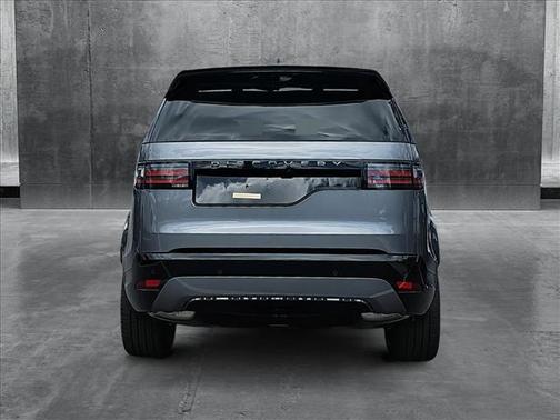 2025 Land Rover Discovery P300 Dynamic SE