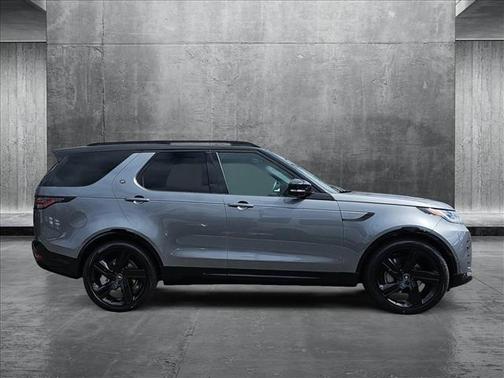 2025 Land Rover Discovery P300 Dynamic SE