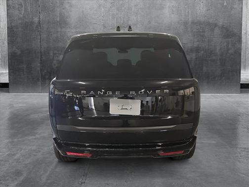 2025 Land Rover Range Rover P550e SE