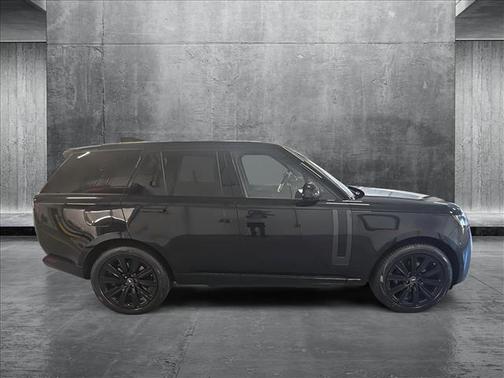 2025 Land Rover Range Rover P550e SE