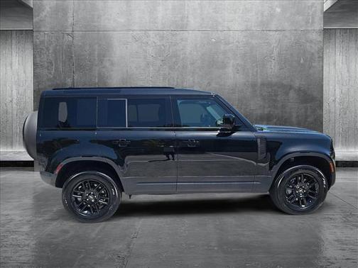 2025 Land Rover Defender 110 P300