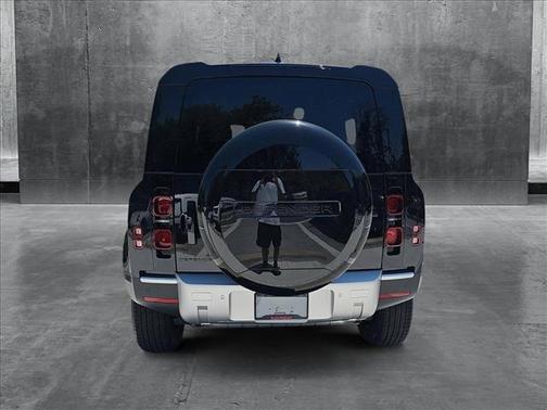 2025 Land Rover Defender 110 P300