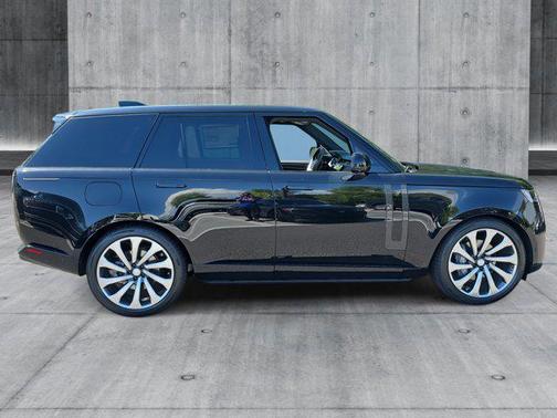 2025 Land Rover Range Rover P400 SE