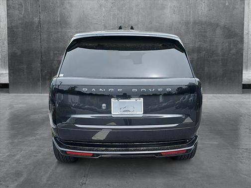 2025 Land Rover Range Rover P530 SE