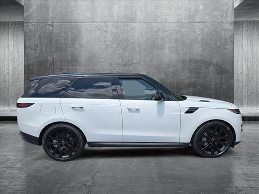 2025 Land Rover Range Rover Sport SE