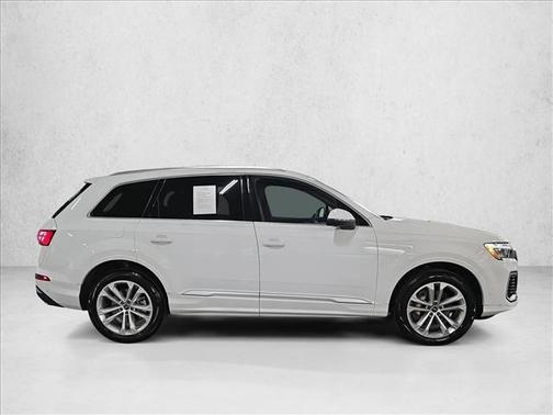 2025 Audi Q7 55 Premium Plus