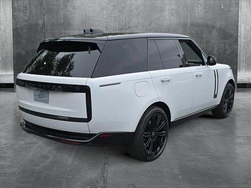 2025 Land Rover Range Rover P530 SE