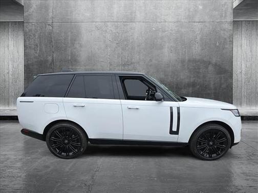 2025 Land Rover Range Rover P530 SE