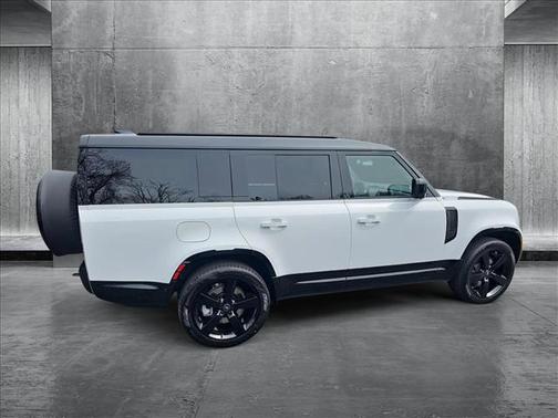 2025 Land Rover Defender 130 P400 X-Dynamic SE