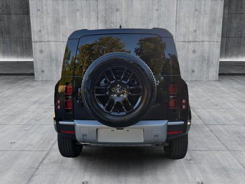 2025 Land Rover Defender 110 P400 S