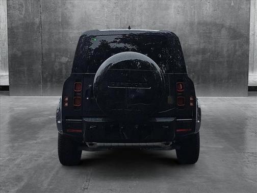 2025 Land Rover Defender 90 P400 X-Dynamic SE