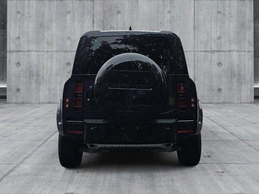 2025 Land Rover Defender 90 P400 X-Dynamic SE