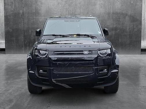 2025 Land Rover Defender 90 P400 X-Dynamic SE
