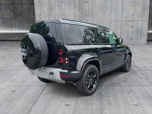 2025 Land Rover Defender 110 P400 S