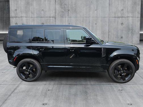 2025 Land Rover Defender 110 P500 X-Dynamic SE